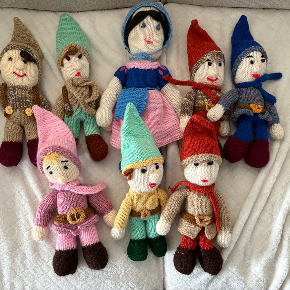 Snow White and the Seven Dwarfs Handmade Knitted Doll Set - Multicolor